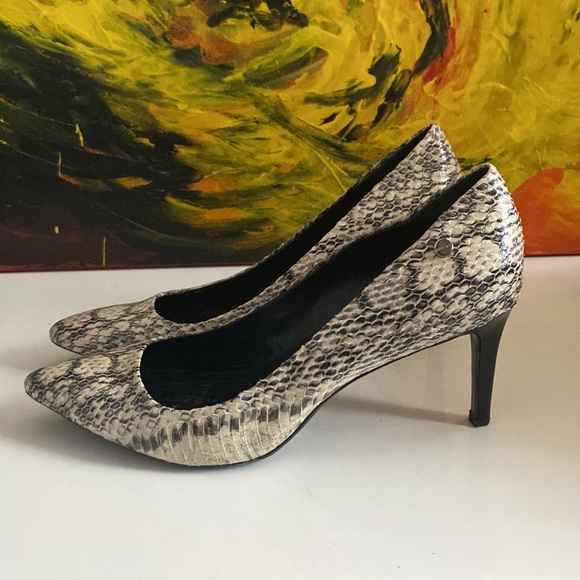 Calvin Klein heels with fauz alligator skin - Picture 3 of 8